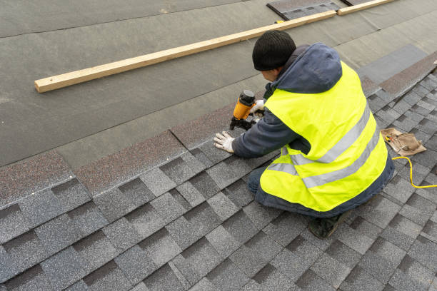Best Roof Gutter Cleaning  in Enetai, WA